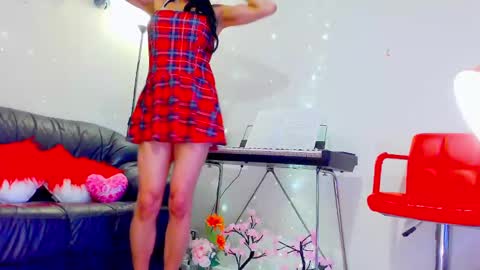 Snapshot of yummy1a chatting on March 7, 9:27 pm Yummy online show from March 7, 9:27 pm