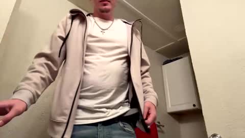 yungstudbev online show from September 28, 4:10 am