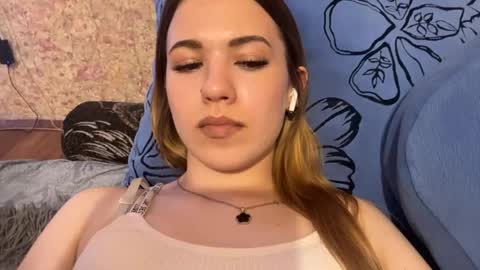 yunsylney online show from May 12, 5:11 pm
