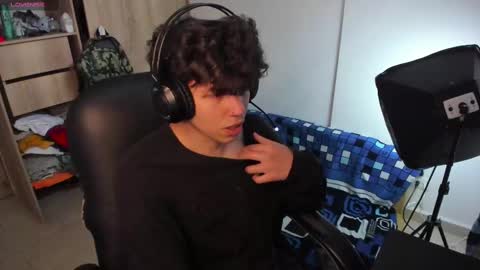 yurii_moody online show from September 19, 9:40 pm