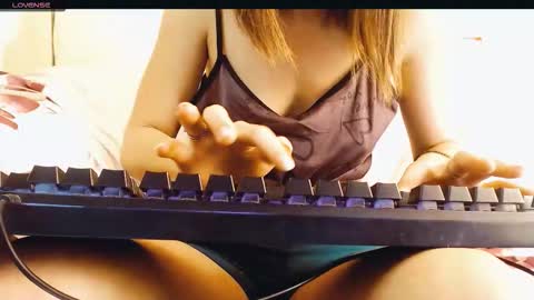 Snapshot of yzza_suave chatting on October 13, 8:27 am yzza_suave online show from October 13, 8:27 am