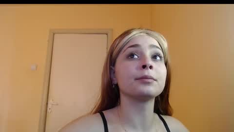 Snapshot of yzza_suave chatting on March 9, 1:26 pm yzza_suave online show from March 9, 1:26 pm