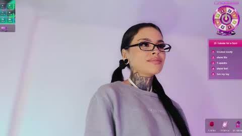 Snapshot of z_e_t_h_a chatting on September 12, 5:31 am tazzie online show from September 12, 5:31 am