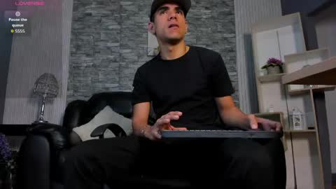 zack_joness10 online show from May 17, 4:32 am