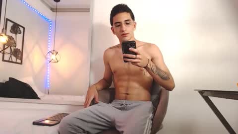 Zack jonnes  online show from January 17, 2:18 am