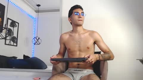 Zack jonnes  online show from January 3, 3:05 am