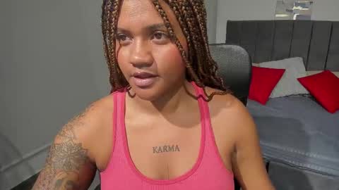 Snapshot of zahra_rose chatting on March 10, 11:45 am zahra_rose online show from March 10, 11:45 am