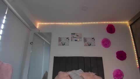 Snapshot of zahra_rose chatting on February 18, 12:17 pm zahra_rose online show from February 18, 12:17 pm