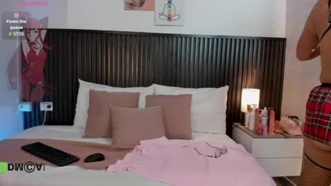 zaira online show from April 22, 12:12 pm