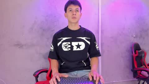 Samuel online show from June 2, 8:00 pm