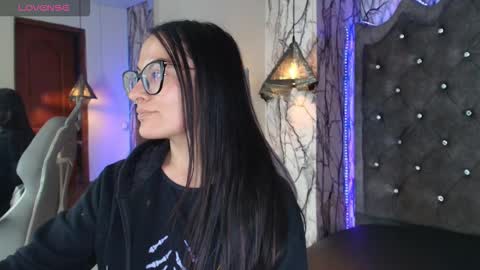   online show from October 8, 10:38 pm