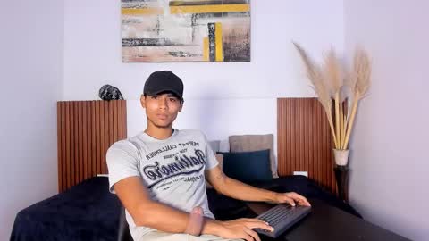 Snapshot of zander_2120 chatting on October 13, 1:13 pm Zander online show from October 13, 1:13 pm