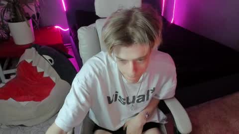 Kel online show from March 30, 7:36 pm