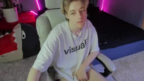 Kel online show from April 6, 8:43 pm