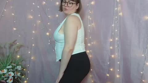 zannadreil online show from April 21, 2:51 am