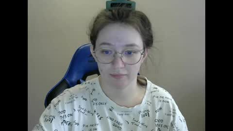 Snapshot of zara_golden chatting on February 10, 6:09 am chaturcum online show from February 10, 6:09 am