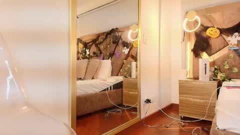 Zarah Andrews online show from October 20, 12:10 pm