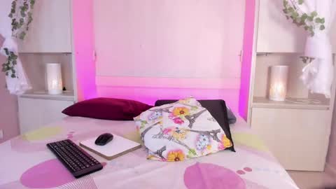 SARA  online show from April 16, 9:39 pm