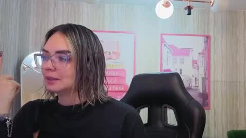 Isabella online show from June 6, 1:39 pm