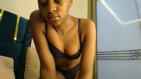 zariah online show from April 19, 7:38 pm