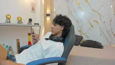 Zayn online show from April 16, 9:39 pm