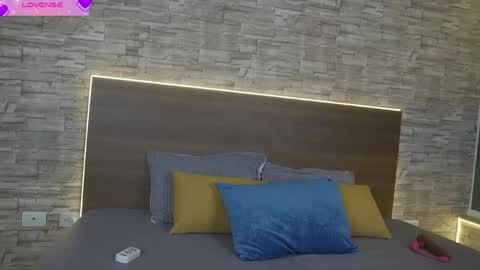 zenda_biancha online show from March 31, 11:32 am