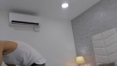 Snapshot of zeta_3 chatting on October 17, 3:43 am Sebas online show from October 17, 3:43 am