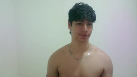 zeus_183 online show from March 25, 4:52 am