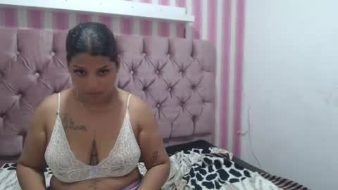 zeynep_20_ online show from July 30, 5:02 pm