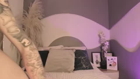zhally_dee online show from June 25, 11:37 am