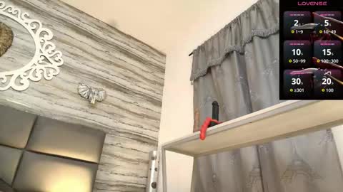 ZHAMIRA  ANDRES online show from February 13, 1:31 am