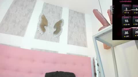 ZHAMIRA  ANDRES online show from March 6, 10:20 pm