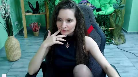 zianichols online show from March 11, 9:26 pm