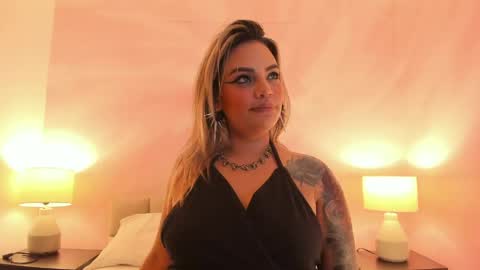 zihaadams_ online show from May 30, 8:18 pm