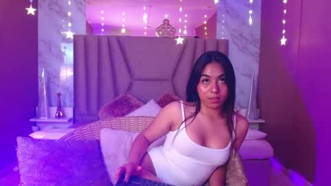 zinna_canela online show from April 14, 7:22 am