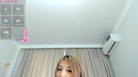 zirael_swan online show from March 31, 5:41 am