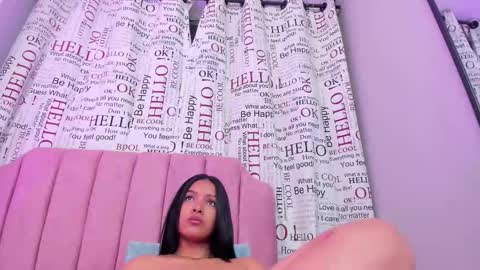 Snapshot of zoe_blond chatting on October 21, 1:05 pm zoe_blond online show from October 21, 1:05 pm