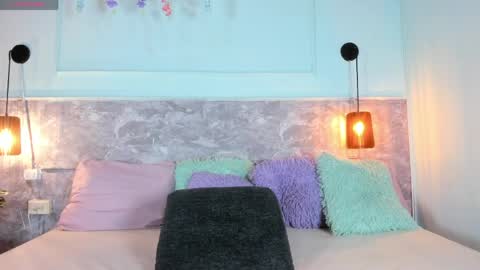 Zoe  online show from April 17, 4:26 am