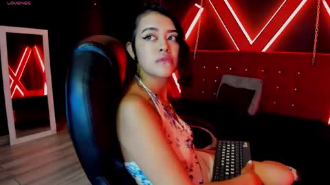 zoe  online show from April 8, 4:48 am