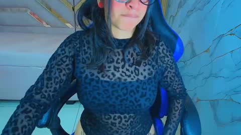 Zoe  online show from November 18, 3:09 am