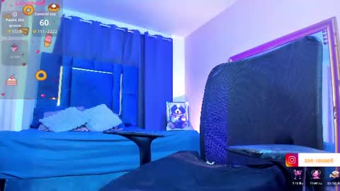 zoe_rosee4 online show from August 1, 11:39 pm