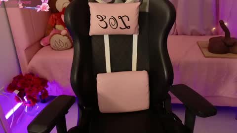 zoe_sullivan_ online show from May 22, 9:27 am