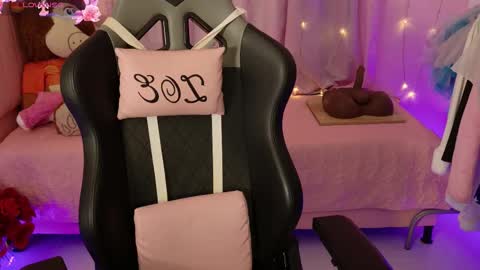 zoe_sullivan_ online show from March 25, 9:27 am