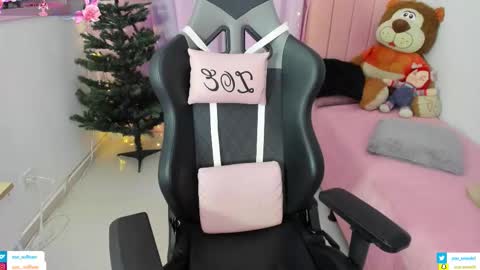 zoe_sullivan_ online show from November 17, 9:56 am