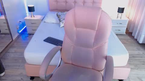 zoe online show from November 13, 4:04 am