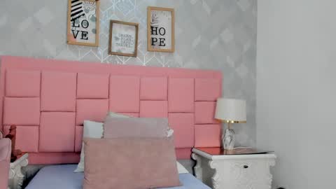 Zoe online show from April 4, 7:54 pm