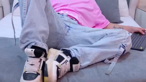 Zoe Krug online show from October 22, 8:10 pm