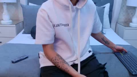 Zoe Krug online show from October 17, 6:56 pm