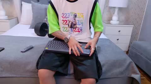 Zoe Krug online show from September 27, 12:03 pm