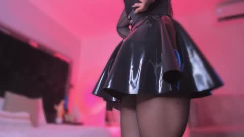 zoevidal_ online show from September 15, 12:50 pm